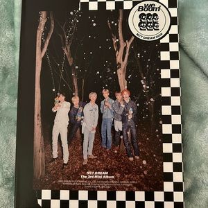 Nct Dream "We boom" album black version
-no photocards
-just the album and CD
